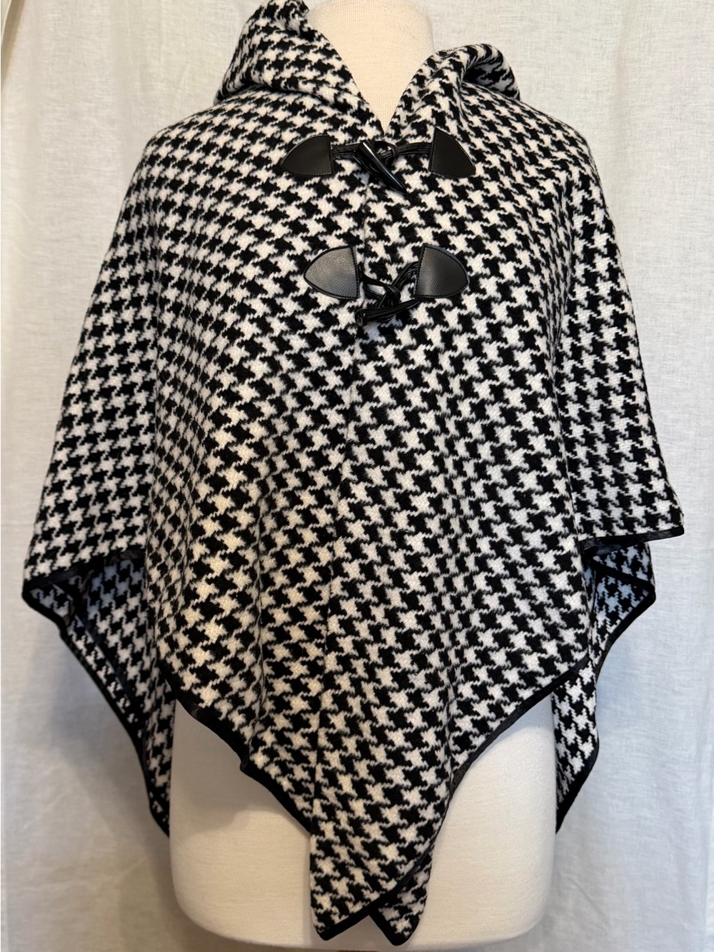 Houndstooth Collared Poncho with Toggle Closures - Black & White
